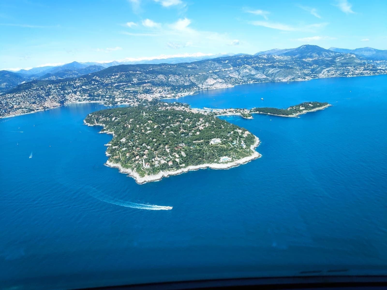 Vue aérienne du littoral, escale en Méditerranée